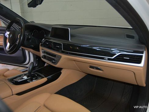 Used 2017 BMW 750i xDrive AWD/4WD image 12