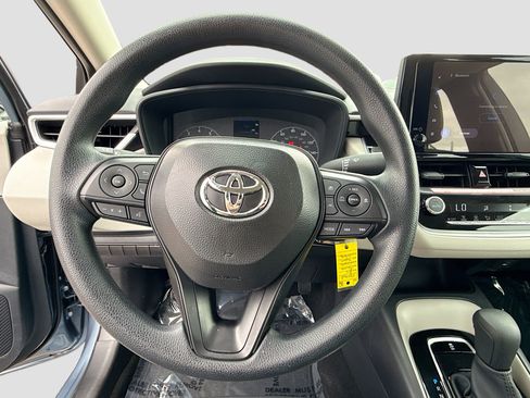 Used 2025 Toyota Corolla LE image 36