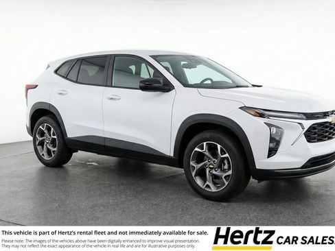Used 2025 Chevrolet Trax LT FWD image 1
