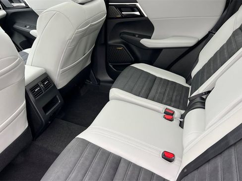 New 2026 Mitsubishi Outlander SE image 13