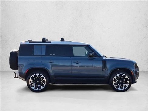 Used 2022 Land Rover Defender 110 SE AWD/4WD image 4