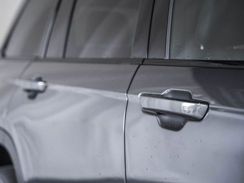 New 2025 Jeep Grand Cherokee Altitude image 15