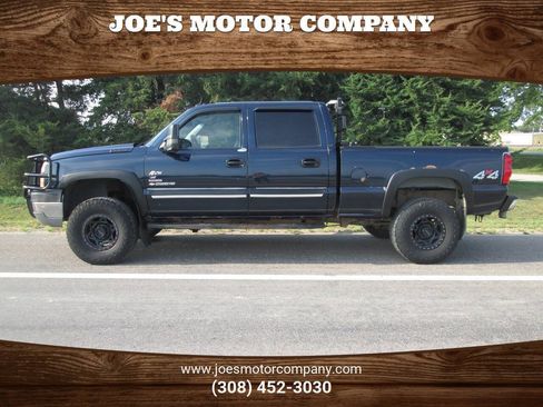 Used 2005 Chevrolet Silverado 2500 LT w/ Heavy-Duty Power Package AWD/4WD image 1