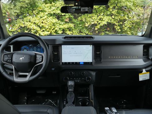 New 2026 Ford Bronco Badlands AWD/4WD image 9