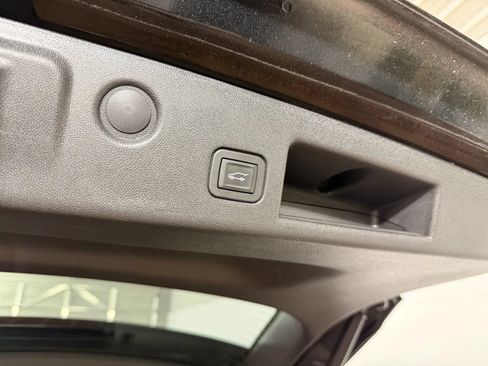 Used 2019 Chevrolet Equinox LT FWD image 28