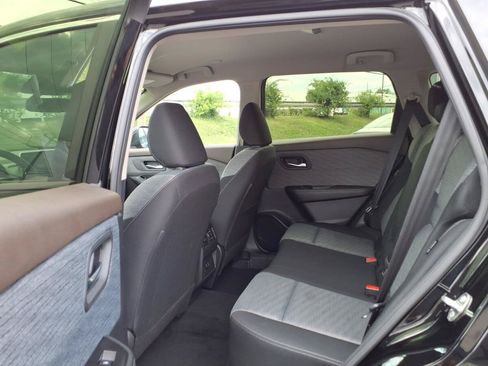 Used 2023 Nissan Rogue SV AWD/4WD image 19