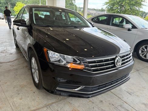 Used 2018 Volkswagen Passat 2.0T S FWD image 4