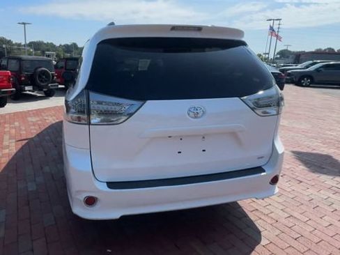 Used 2015 Toyota Sienna SE w/ SE Preferred Package FWD image 9