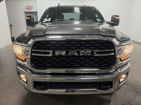 Used 2024 RAM 2500 Big Horn AWD/4WD image 36