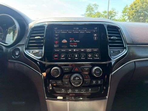 Used 2019 Jeep Grand Cherokee Overland AWD/4WD image 27