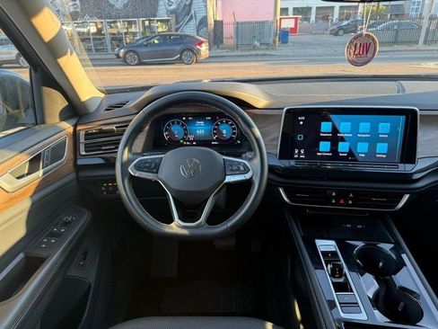 Used 2025 Volkswagen Atlas SE image 20
