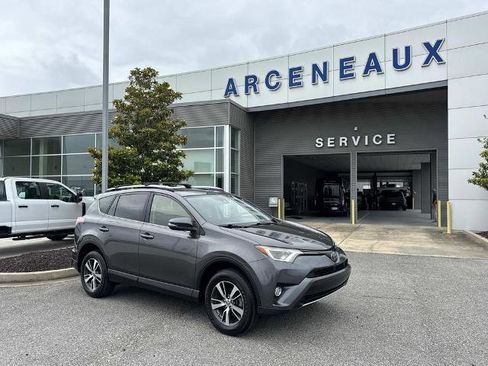 Used 2017 Toyota RAV4 XLE FWD image 1