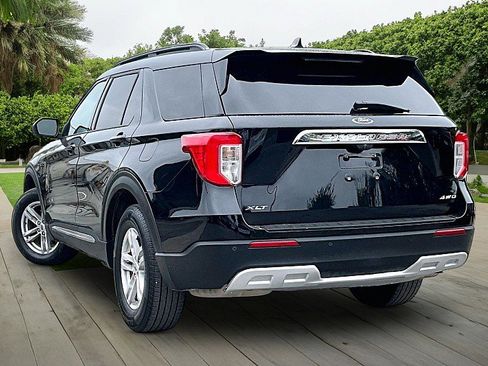 Used 2021 Ford Explorer XLT w/ Equipment Group 202A AWD/4WD image 10
