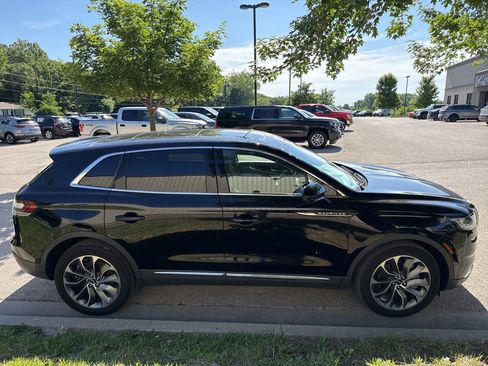 Used 2022 Lincoln Nautilus Reserve AWD/4WD image 4