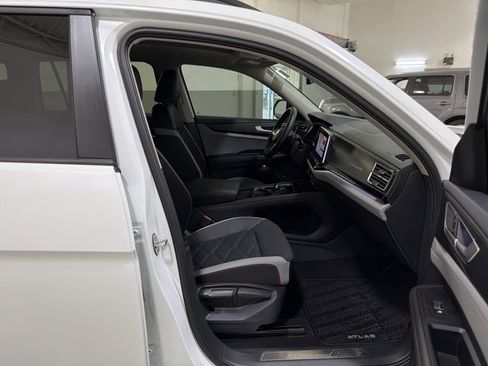 Certified 2026 Volkswagen Atlas Peak Edition AWD/4WD image 36