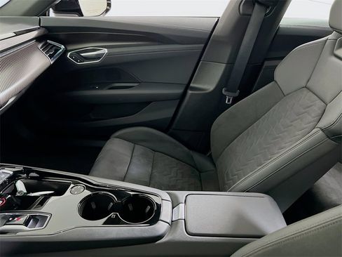 Used 2022 Audi e-tron GT Premium Plus image 21