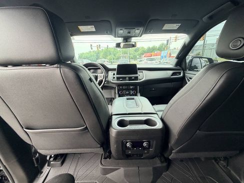 Used 2022 Chevrolet Suburban LT AWD/4WD image 48