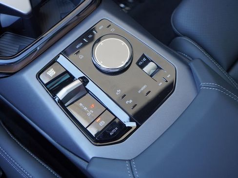 Used 2025 BMW X3 xDrive30i w/ Convenience Package image 18