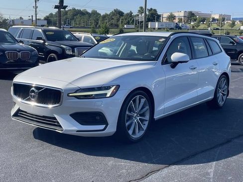 Used 2020 Volvo V60 T5 Momentum w/ Protection Package Premier FWD image 3