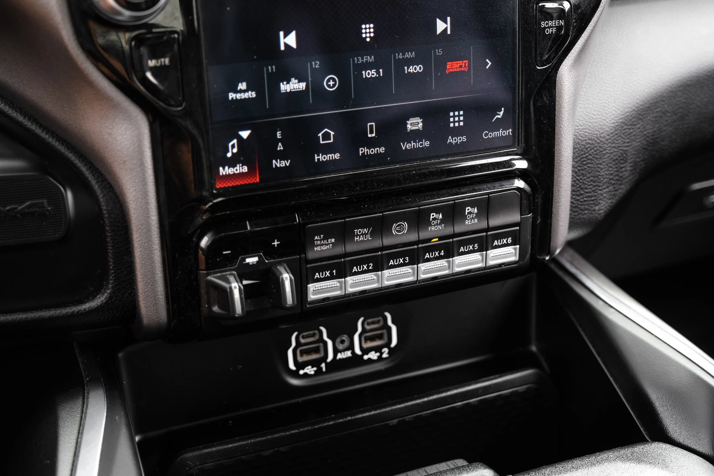 Used 2024 RAM 3500 Laramie w/ Sport Appearance Package AWD/4WD image 32
