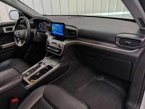 Used 2022 Ford Explorer XLT w/ Equipment Group 202A AWD/4WD image 6