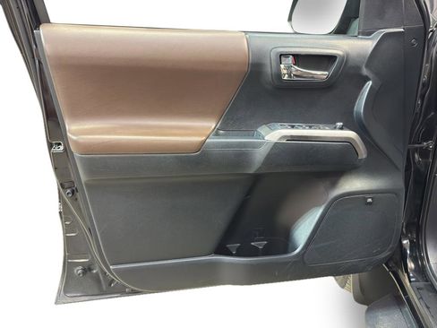 Used 2016 Toyota Tacoma Limited image 13