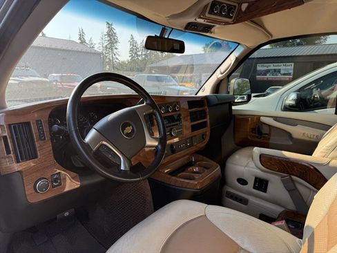 Used 2015 Chevrolet Express 2500 image 16