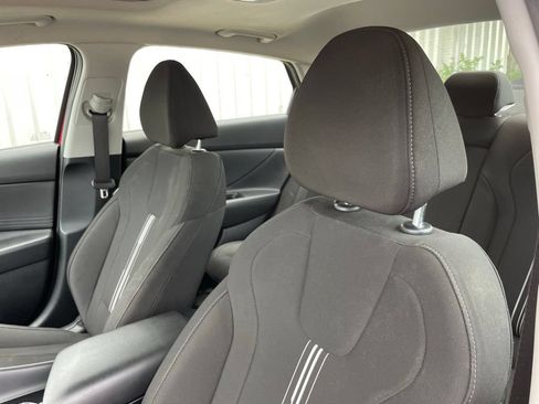 Used 2025 Hyundai Elantra SEL FWD image 23