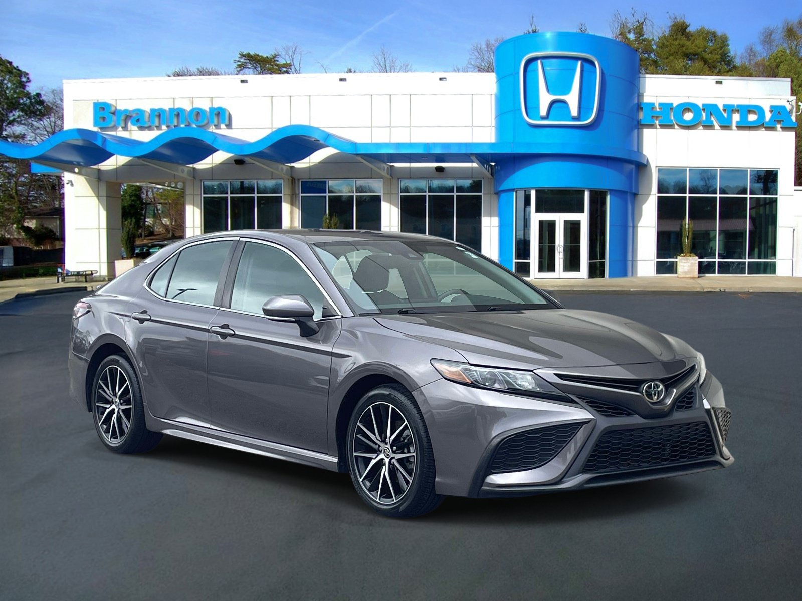 Used 2023 Toyota Camry SE w/ Convenience Package FWD image 1