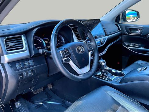 Used 2019 Toyota Highlander Limited Platinum AWD/4WD image 18