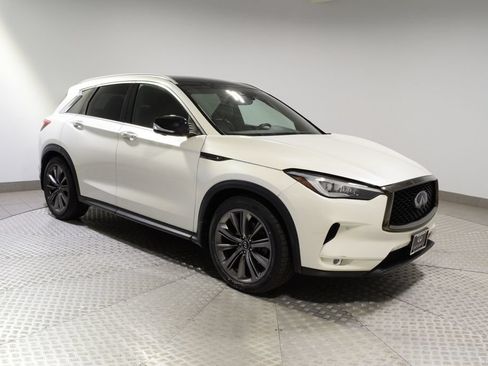 Used 2020 INFINITI QX50 Essential w/ Edition 30 Package AWD/4WD image 2