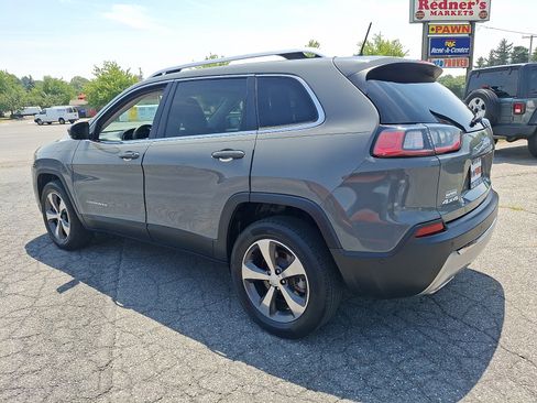 Used 2019 Jeep Cherokee Limited w/ Technology Group AWD/4WD image 4