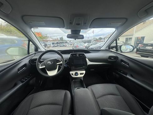 Used 2018 Toyota Prius Two image 9