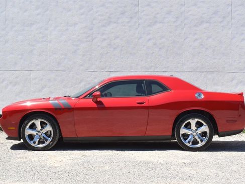 Used 2011 Dodge Challenger R/T RWD image 6