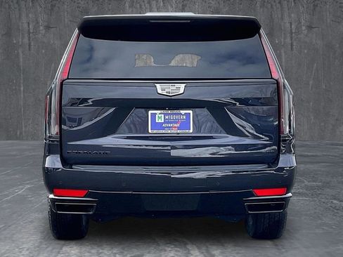 Used 2022 Cadillac Escalade Sport w/ Touring Package AWD/4WD image 5