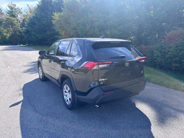 Used 2023 Toyota RAV4 LE AWD/4WD image 5