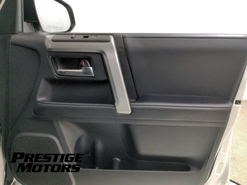 Used 2022 Toyota 4Runner SR5 AWD/4WD image 26