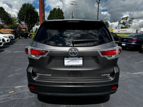 Used 2015 Toyota Highlander Plus AWD/4WD image 4