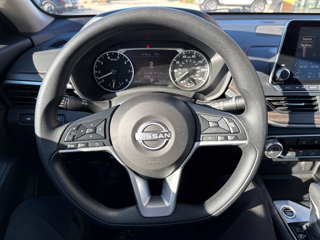 Used 2025 Nissan Altima 2.5 SV FWD image 47