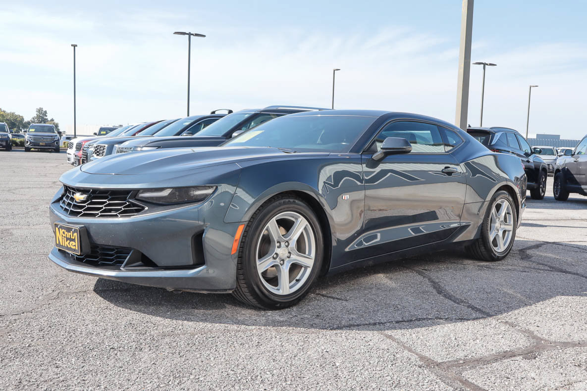 Used 2023 Chevrolet Camaro LT RWD image 3