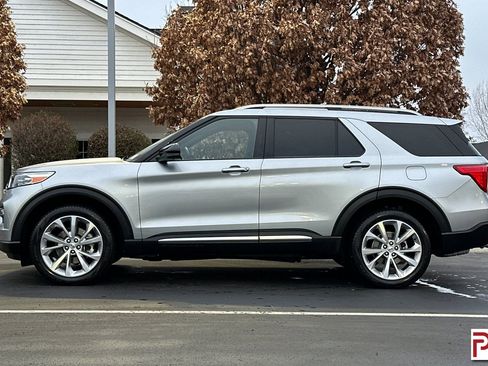 Used 2022 Ford Explorer Platinum w/ Equipment Group 601A image 7