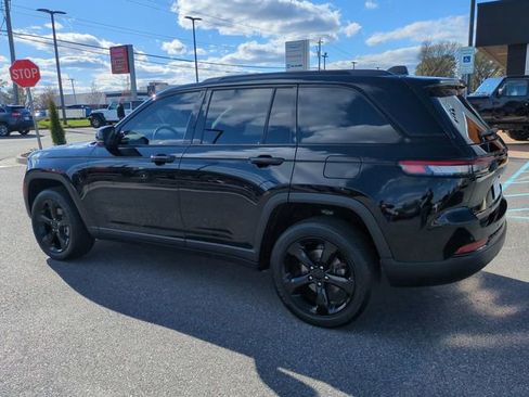 Used 2023 Jeep Grand Cherokee Altitude image 6