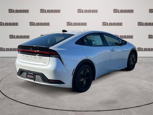 New 2026 Toyota Prius LE image 5