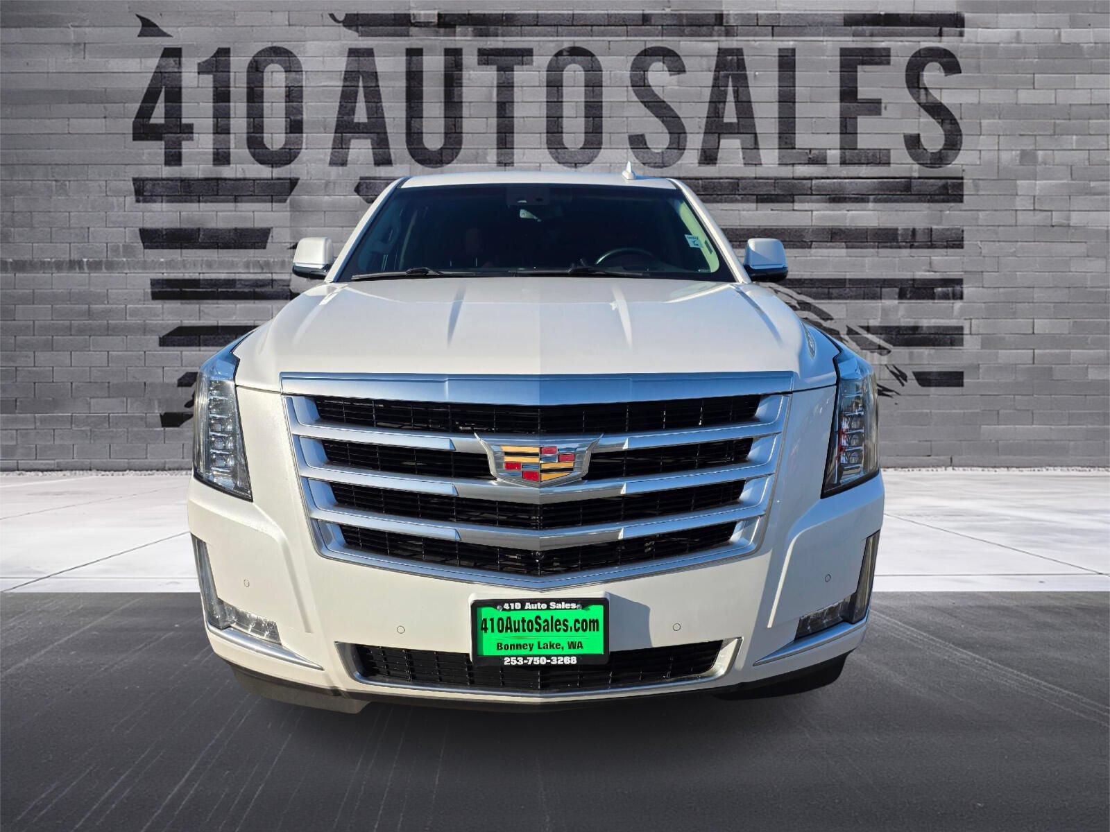 Used 2017 Cadillac Escalade Luxury AWD/4WD image 5
