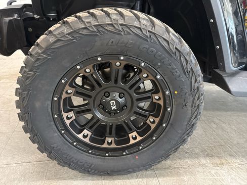 Used 2021 Jeep Gladiator Sport image 88