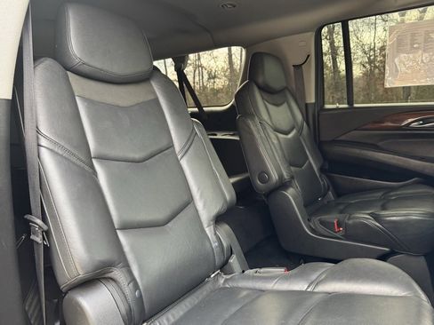Used 2018 Cadillac Escalade ESV Luxury image 12