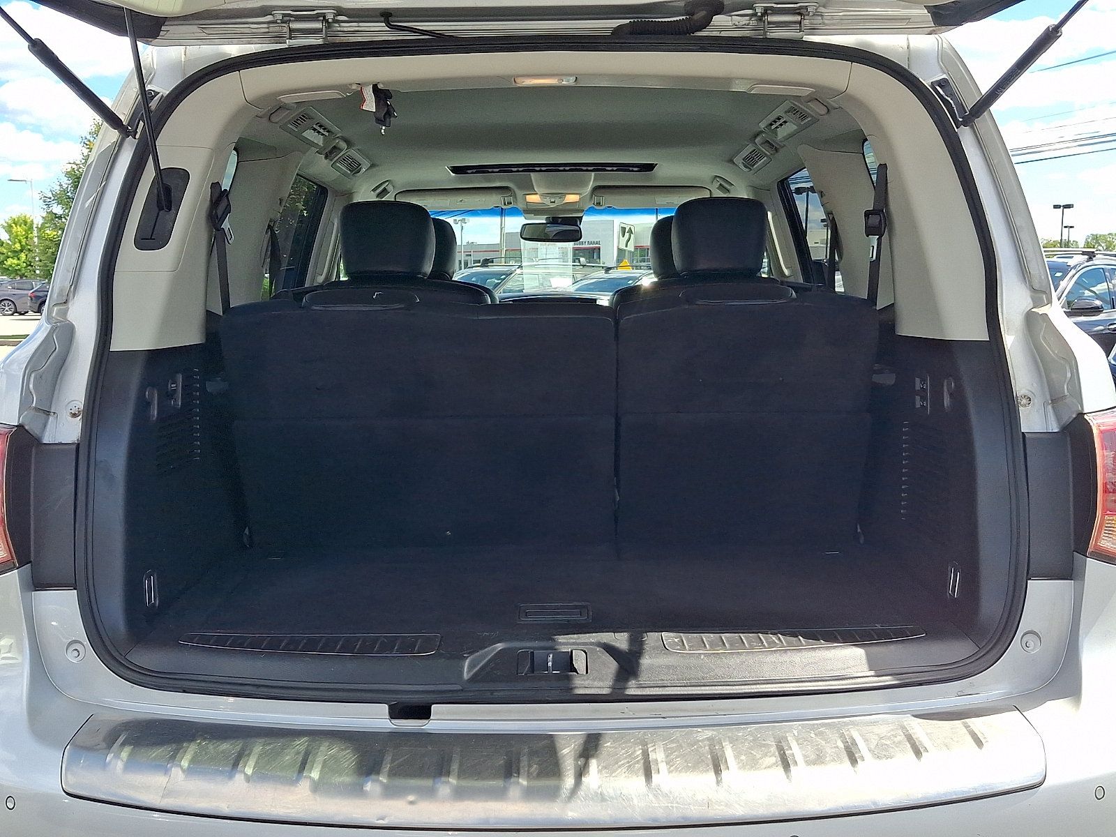Used 2017 INFINITI QX80 4WD w/ Driver Assistance Package image 30