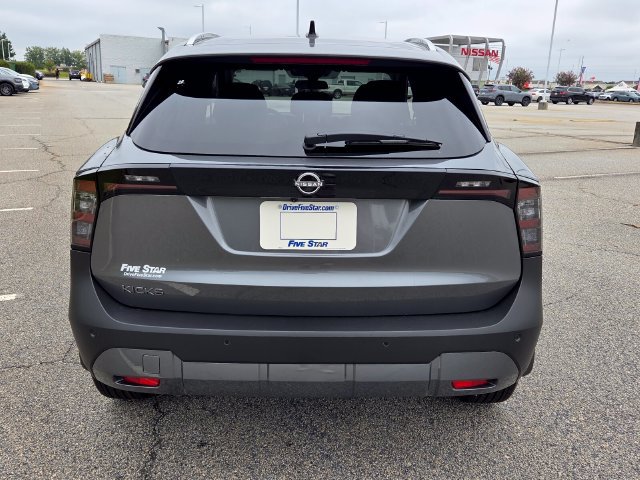 New 2027 Nissan Kicks SR w/ Cold Weather Package FWD image 10