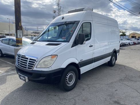Used 2013 Freightliner Sprinter 2500 RWD image 23