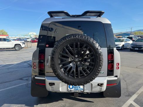 Used 2023 Land Rover Defender 110 S image 4